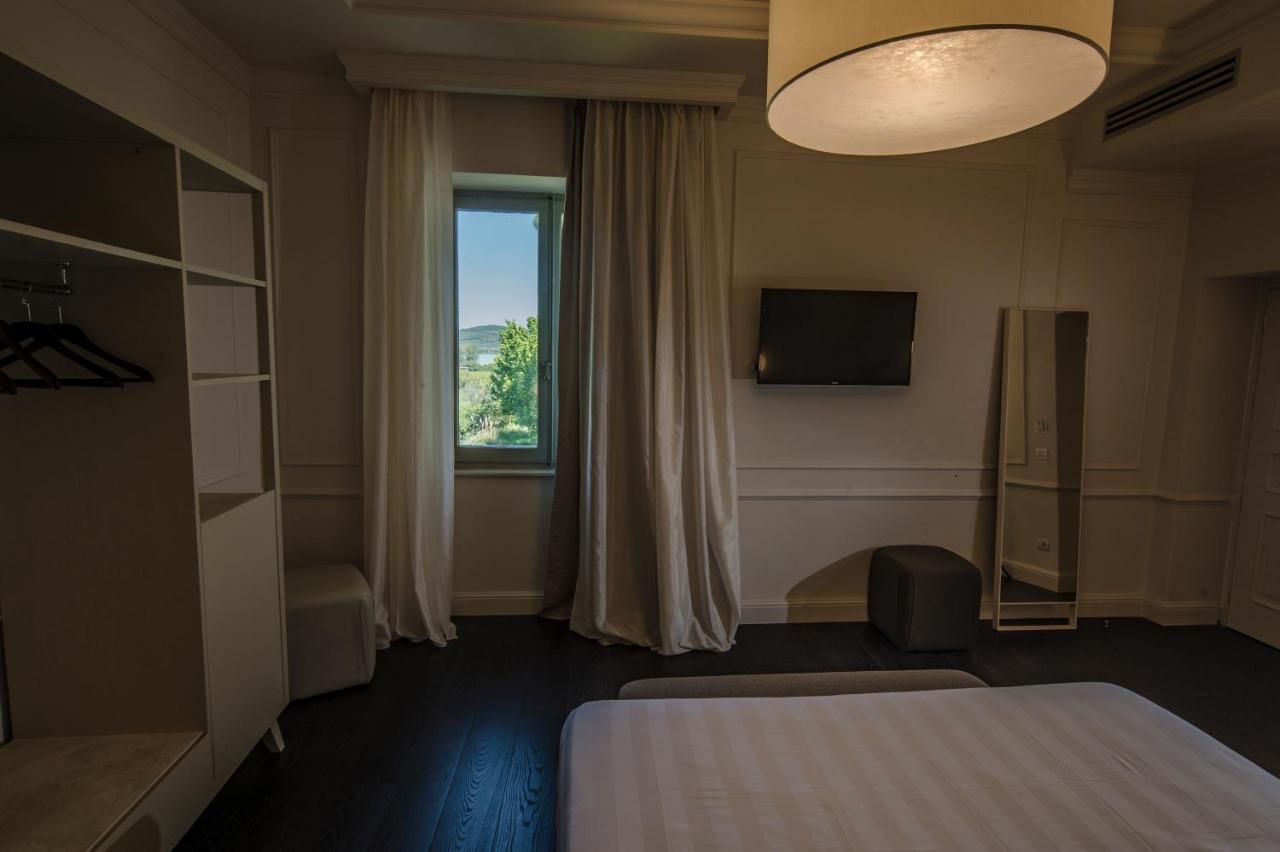 קאסטיגליונה דל לאגו Isola Polvese Resort מראה חיצוני תמונה