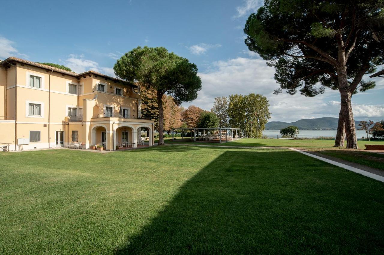 קאסטיגליונה דל לאגו Isola Polvese Resort מראה חיצוני תמונה