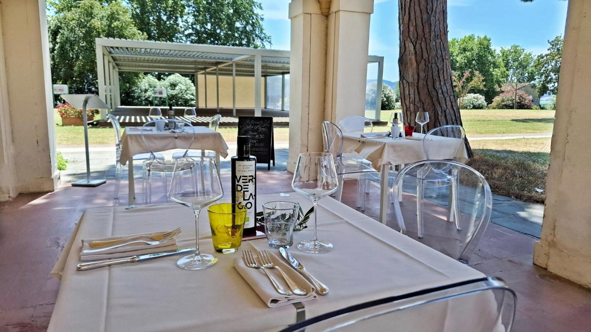 קאסטיגליונה דל לאגו Isola Polvese Resort מראה חיצוני תמונה